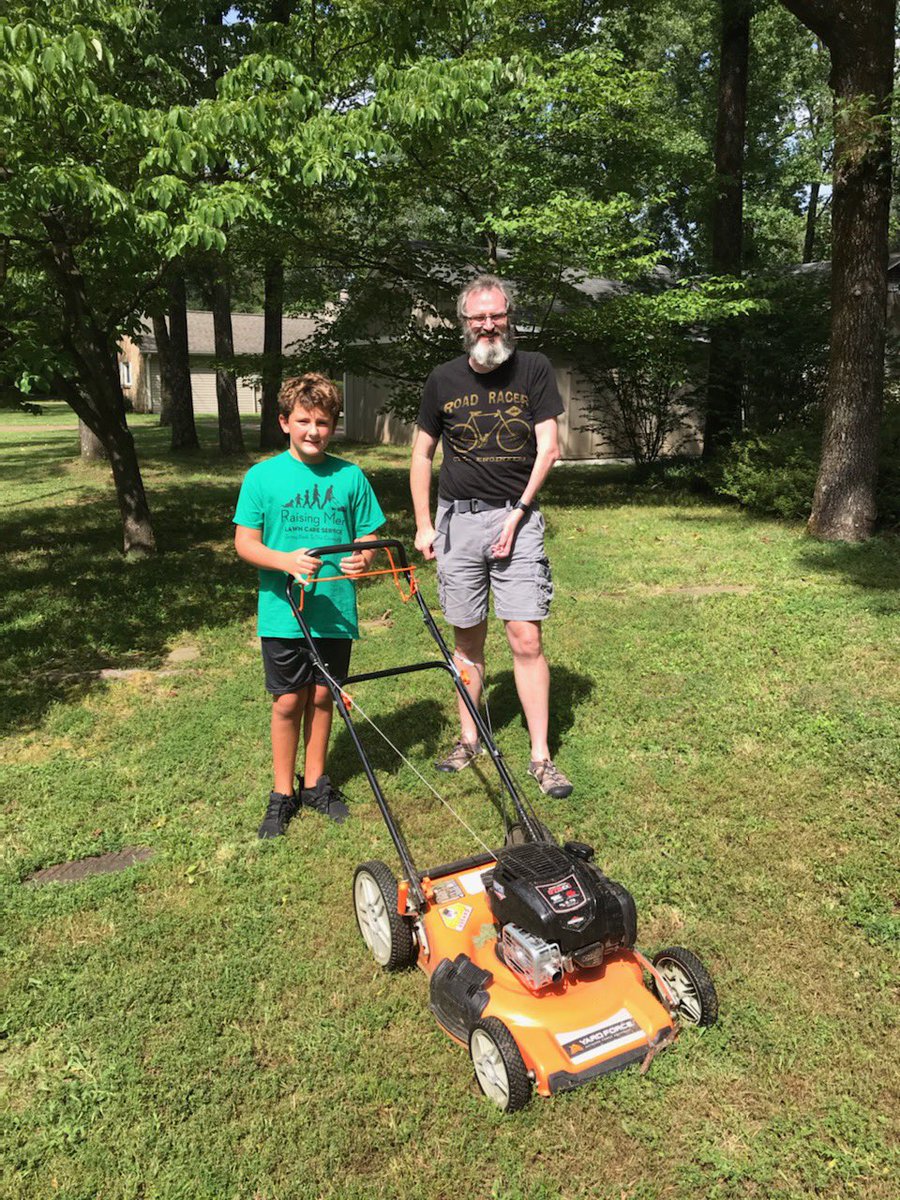 iamrodneysmith's tweet photo. Lucas from Huntsville,AL who is taking on our 50 yard challenge is out mowing his 21st lawn today . Great job !! https://t.co/qPIVUljeLN