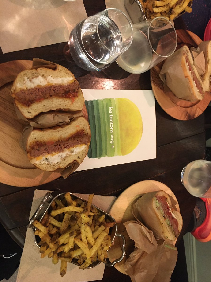 reinedumalaise's tweet photo. J’ai testé un nouveau restaurant et c’était trop trop bien ! Service au top et plats super bons, tout est vegan ! Ils ont ouvert y’a deux semaines donc donnez leur de la force :
Les tontons veg
9 rue de Lancry
75010 Paris 
(Métro république/Jacques Bonsergent) https://t.co/03nlRZOAt3
