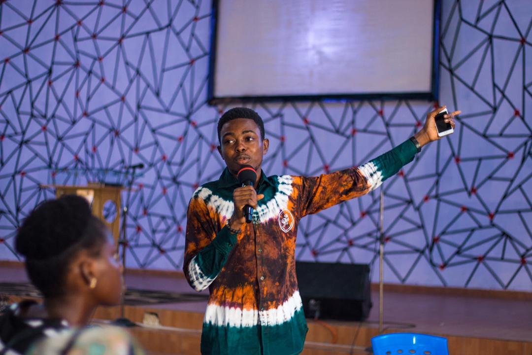 SemicEmpire's tweet photo. I am Adeyemi Oluwaseun Michael 
Visual Artist 
From Abeokuta 
Here is my Art(Fashion) ,in promoting the culture and speaking through art 
#ogunvisualartists https://t.co/5dIrLb40uD