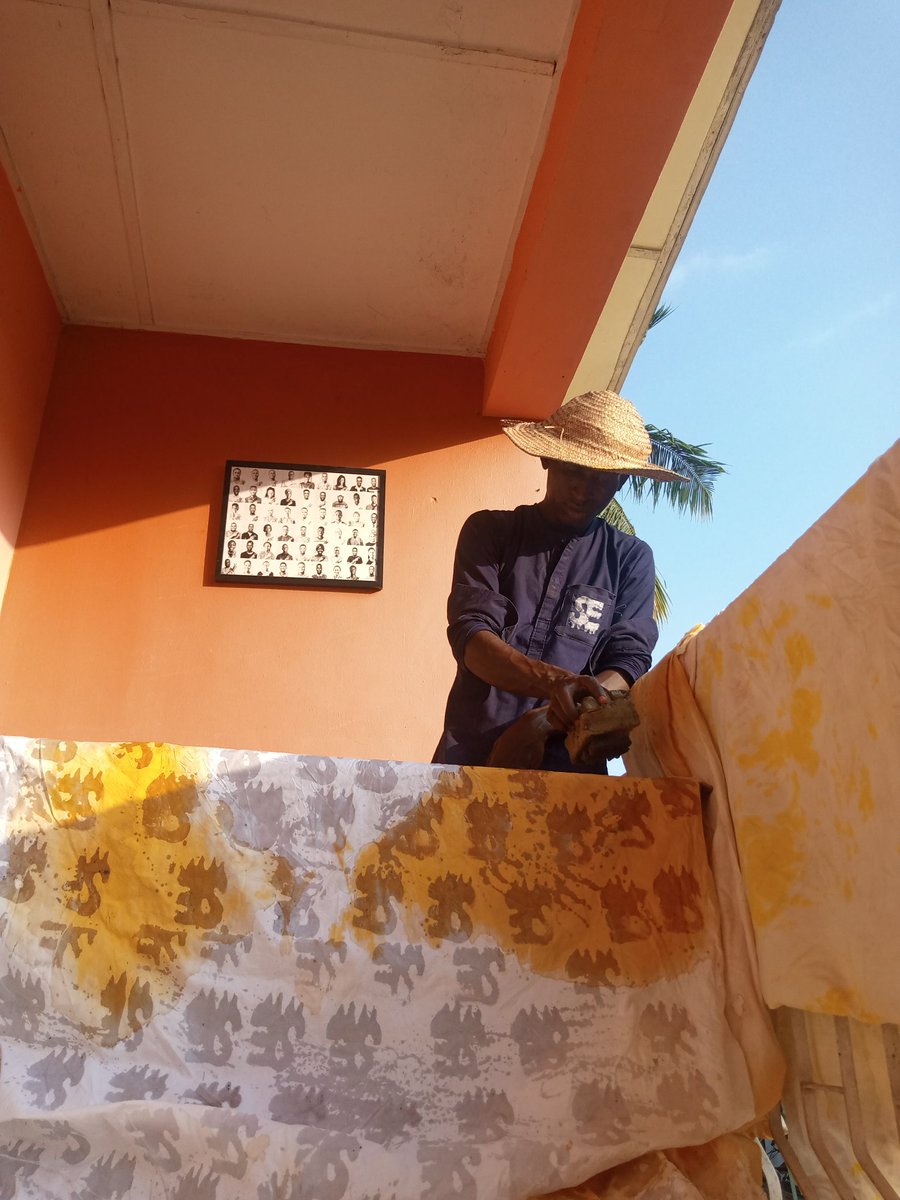 SemicEmpire's tweet photo. I am Adeyemi Oluwaseun Michael 
Visual Artist 
From Abeokuta 
Here is my Art(Fashion) ,in promoting the culture and speaking through art 
#ogunvisualartists https://t.co/5dIrLb40uD