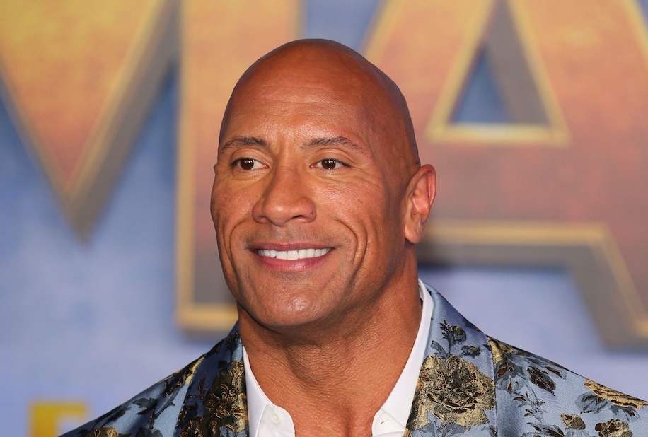 Aktör, Dwayne Johnson, Mart'tan itibaren tüm karantina kurallarına uyduğunu, çarşamba açıklamıştı, 
Ancak haftasonunu önlem almadan, evlerinde görüştükleri, aile dostlarından  kendisine ve tüm ailesine virüsün bulaştığını bugün açıkladı. 
Lütfen, her an maske, her an mesafe,