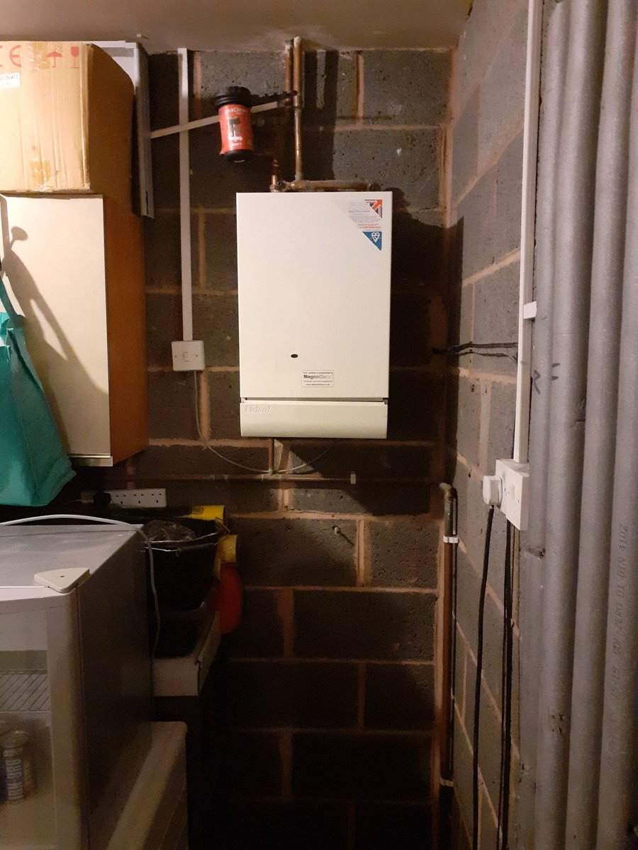 EPHMBarnsley's tweet photo. Job at my new house today. Old classic well over due an upgrade. @IdealBoilers logic max with 10 years warranty installed in its place @ideal_joe1 https://t.co/kSDv30ihGn