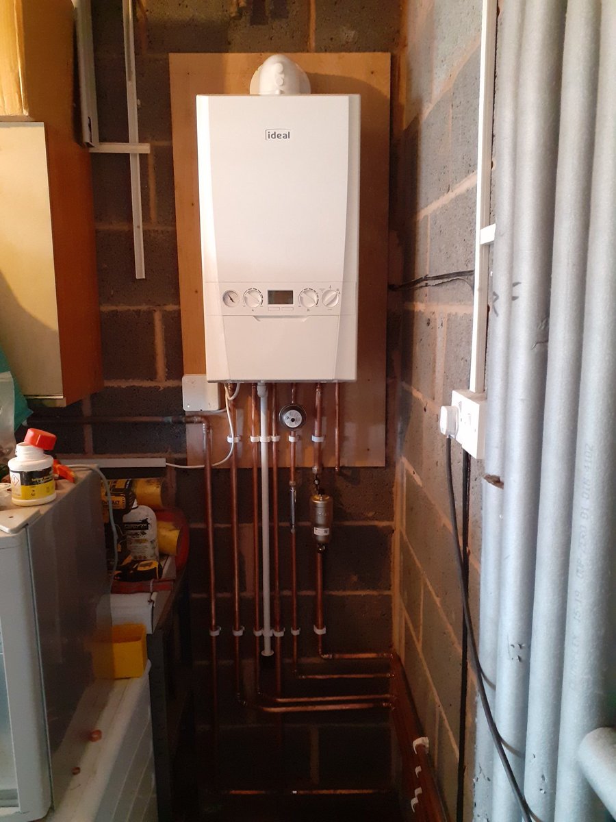 EPHMBarnsley's tweet photo. Job at my new house today. Old classic well over due an upgrade. @IdealBoilers logic max with 10 years warranty installed in its place @ideal_joe1 https://t.co/kSDv30ihGn