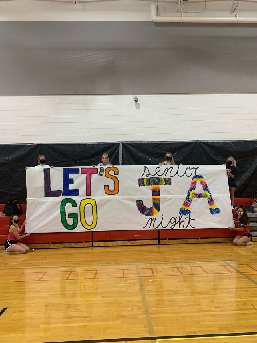 AlderCheer's tweet photo. Getting ready for Senior Night❤️ https://t.co/Qfu79wQEir
