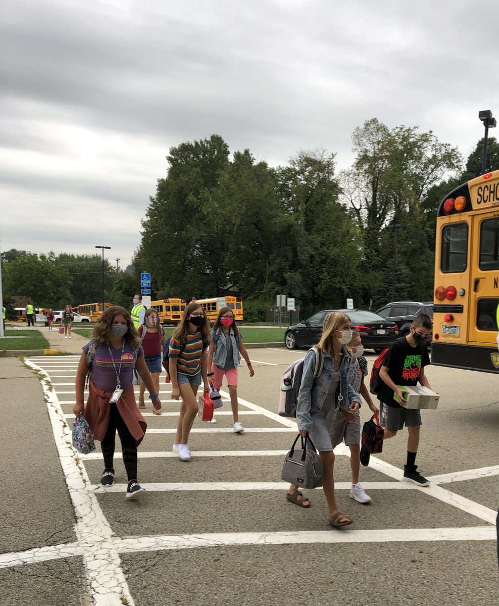 NorwinSD's tweet photo. Welcome back, Norwin students! Today, the School District welcomed back Gold Group students for their first day of in-person instruction. Here are photos from Sunset Valley, Sheridan Terrace, and Hillcrest Intermediate School. #NorwinStrong https://t.co/aYEOGMtF0q
