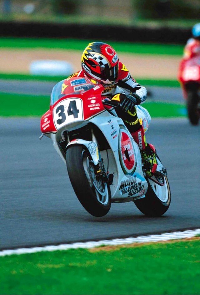 MotoCebollots1's tweet photo. #thirteenfour #KevinSchwantz @SuzukiMotoES https://t.co/AFdRBctQe5