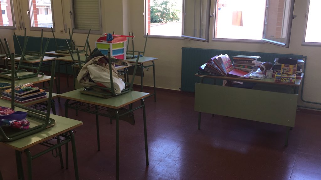 DaisyScarlett's tweet photo. Yo pensaba que no tenía Diógenes pero menuda paliza me he metido hoy 😐🤦🏼♀️ así tengo la rodilla hoy 😭😓 #enviadanimos #loguardotodo #colocando https://t.co/RVfCdJ8UlD