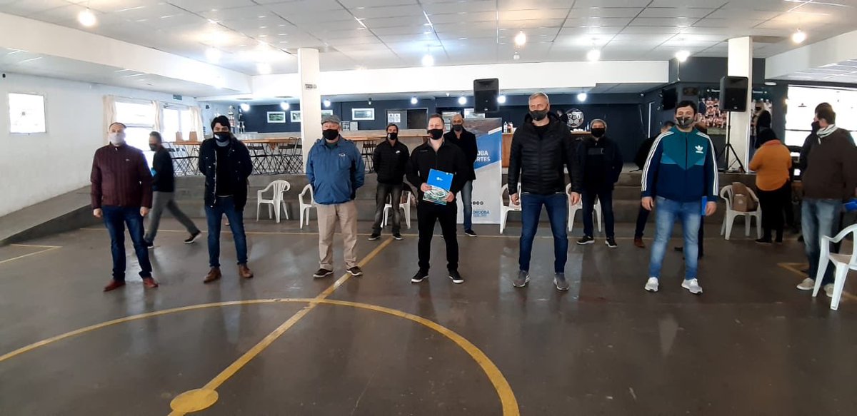 pichi_oficial's tweet photo. Estuvimos en el Club Independiente de Río Tercero entregando el subsidio del Programa de Asistencia Económica, a 19 clubes del departamento Tercero Arriba.
¡Felicito a los dirigentes por el trabajo inconmensurable que realizan! Desde el @gobdecordoba vamos a seguir acompañándolos https://t.co/jBpkNEGRRk