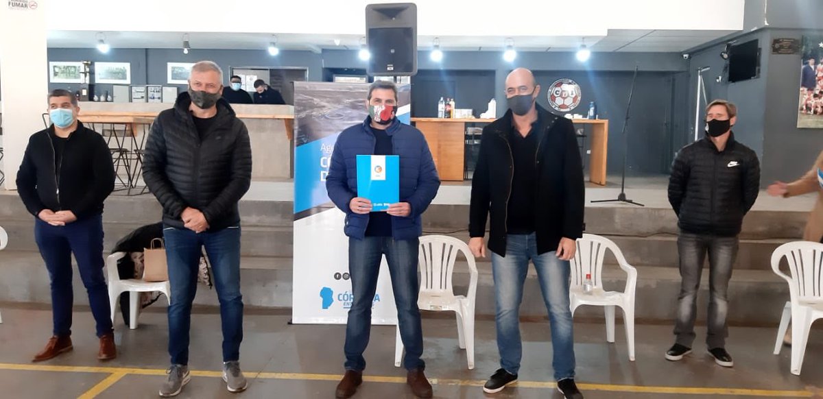 pichi_oficial's tweet photo. Estuvimos en el Club Independiente de Río Tercero entregando el subsidio del Programa de Asistencia Económica, a 19 clubes del departamento Tercero Arriba.
¡Felicito a los dirigentes por el trabajo inconmensurable que realizan! Desde el @gobdecordoba vamos a seguir acompañándolos https://t.co/jBpkNEGRRk