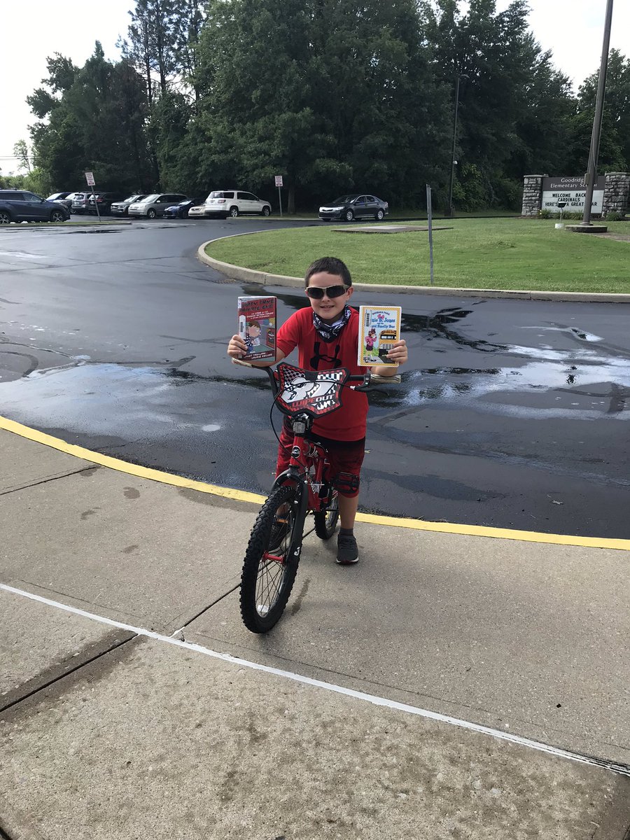 TES_4Library's tweet photo. What a fantastic first day of Library Curbside Pickup!! It was wonderful seeing all the student’s smiling faces as they picked up their library books.@GreenwoodStacie @RhondaHerald @GoodridgeElem @jenpat28 https://t.co/3zfj99wm0O