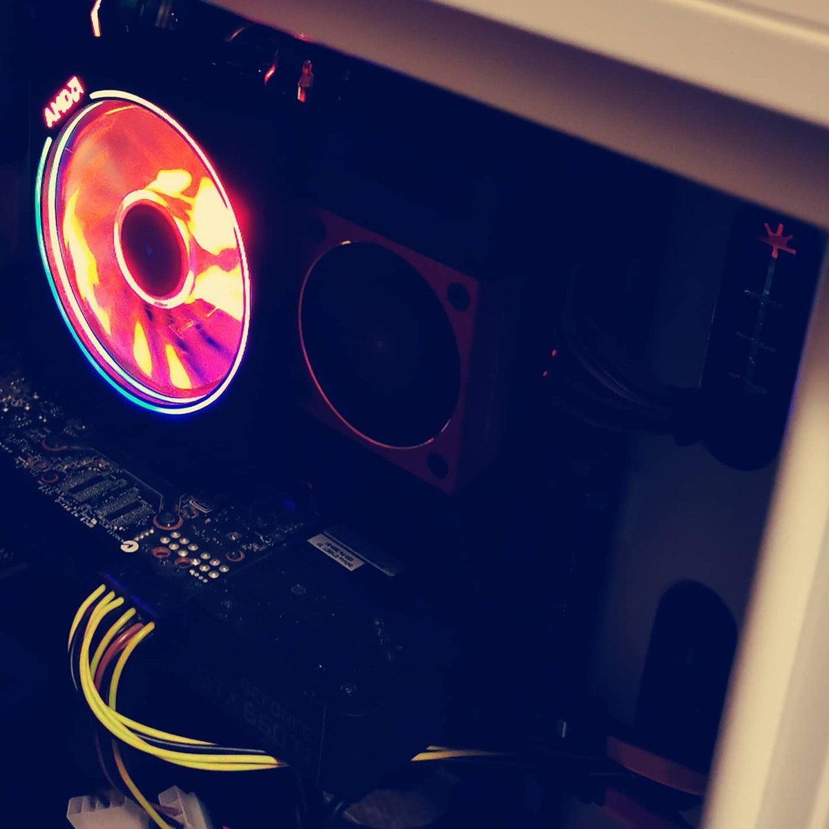 MalkKitty's tweet photo. It lives yay. Now to reinstall an set up everything from scratch.

#twitch #twitchstreamer #twitchaffiliate #brokenpc #brokenharddrive #reformatting #fixedpc #rebuild https://t.co/Ur22aCprh7
