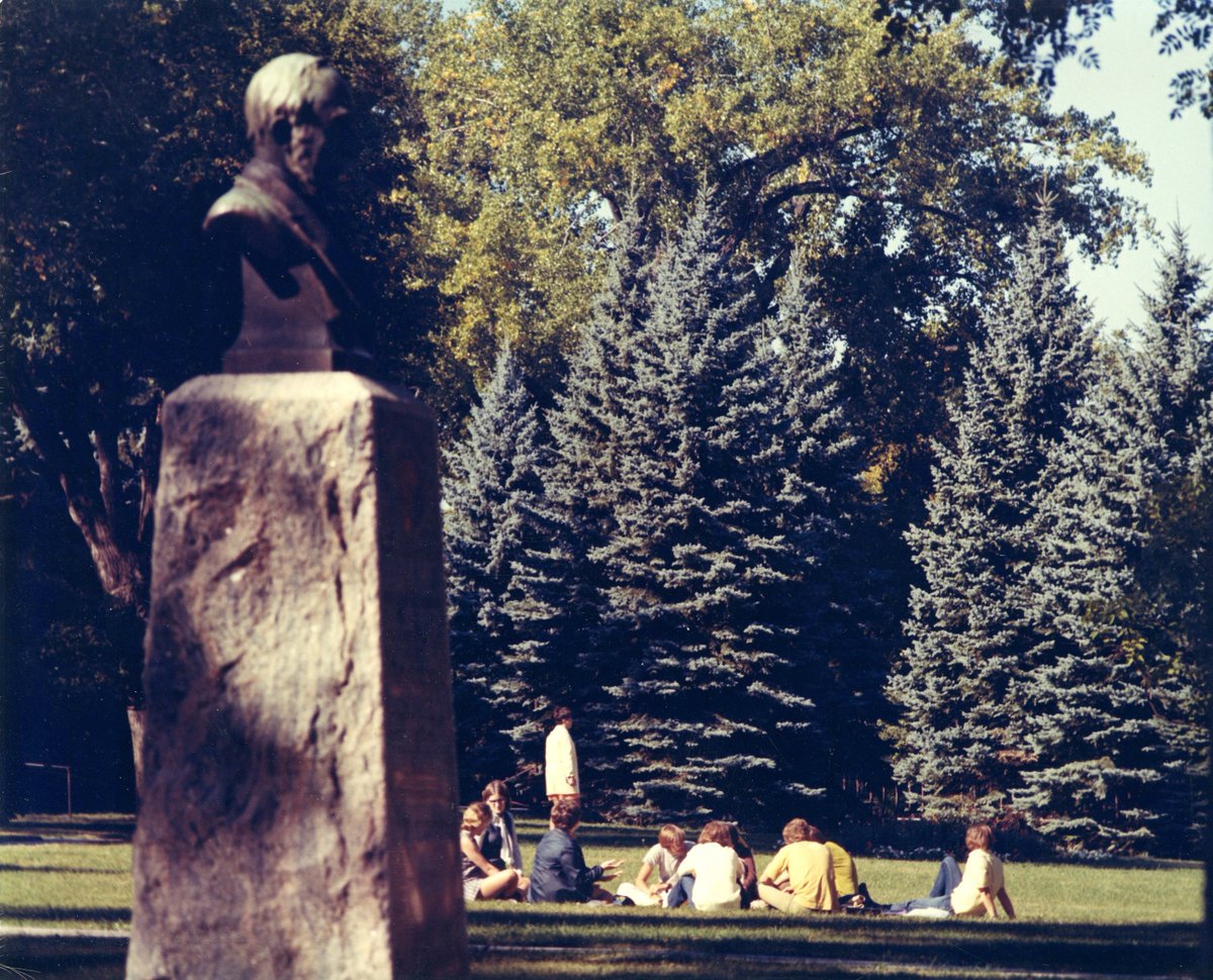 CordArchives's tweet photo. We hope your first full week of classes is going well, Cobbers! The weather is wonderful. We hope you've been able to spend time outside, whether you're in class or socially distancing with friends. If you haven't take time to find a spot outside to relax like these students did. https://t.co/ITE7jKbrQN