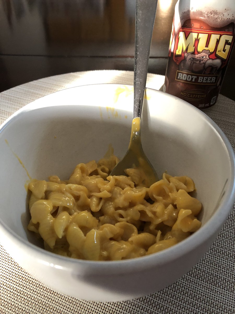 dawn_kimmy_nl's tweet photo. Can I eat any unhealthier than I have been lately! ππ #velveetashellsandcheese #outofcontrol https://t.co/mMAjhXTHZq