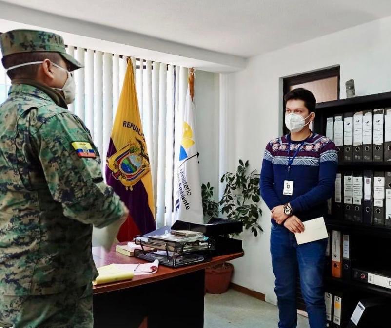 MAE_Zonal5's tweet photo. #Bolívar | Nos reunimos con el Comando de Artillería Autopropulsado Nro. 11 Tnte. Rodríguez con la finalidad de fortalecer los operativos de control forestal en la provincia de Bolívar. https://t.co/8jVEFPacDr