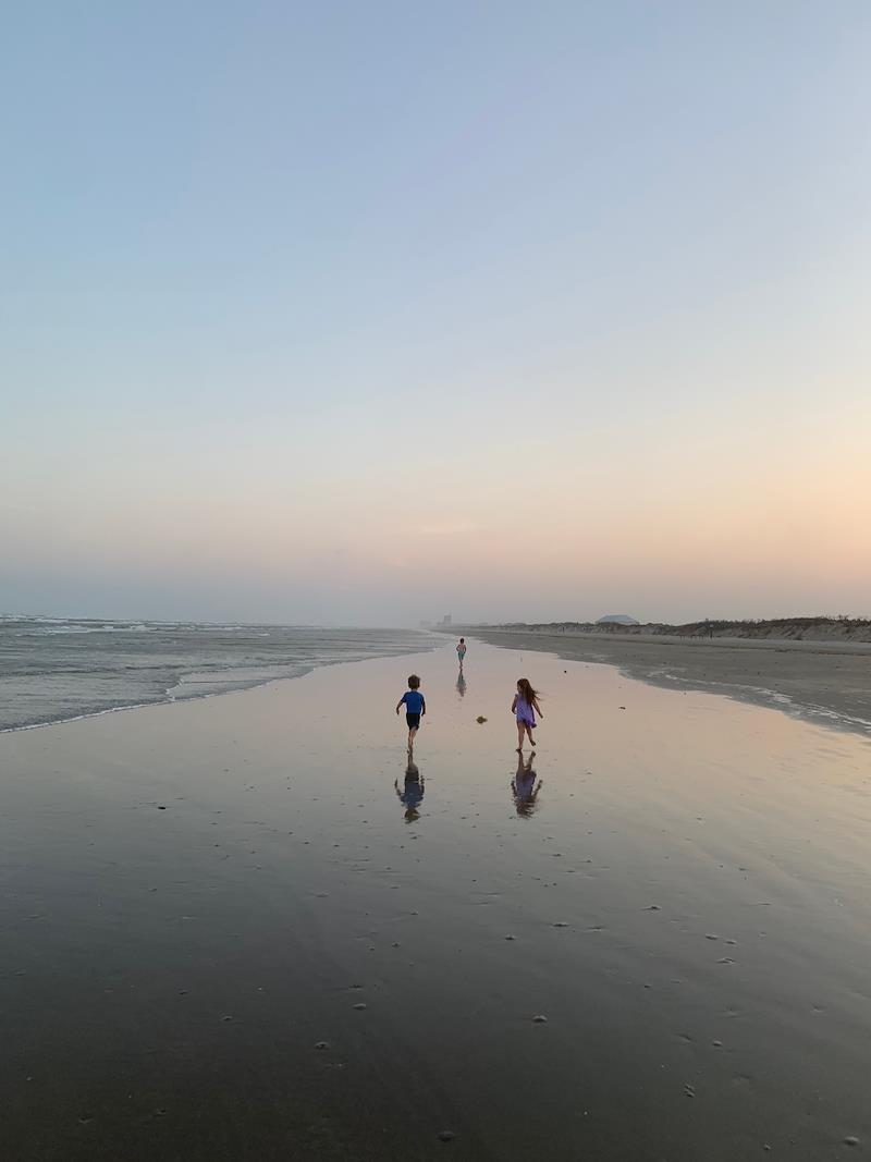 EMDBenham's tweet photo. I'm a finalist in Cinnamon Shore's photo contest. Help me rally votes! https://t.co/3TwNro9AYu @cinnamon_shore https://t.co/8vmUoNZDeY