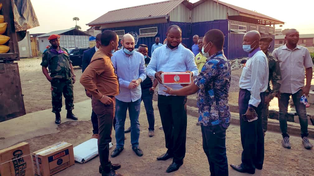 AbedAchour's tweet photo. Suite aux rumeurs liées à la détresse des prisonniers de Makala,aujourd'hui même,j'ai été au chevet de mes frères &amp; sœurs emprisonnés pour leur faire un don important de vivre afin de leur permettre de manger décemment &amp; avoir un stock https://t.co/8tXqfx7BPs rends grâce à Dieu https://t.co/NfbX3CPJvc