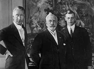 ll_guillermo's tweet photo. Guillermo II de Alemania junto con su hijo y su nieto #ClasesDeHistoriaParaTodos #historia #history #Alemania 
@profe_hernandez https://t.co/BtNwN694pg