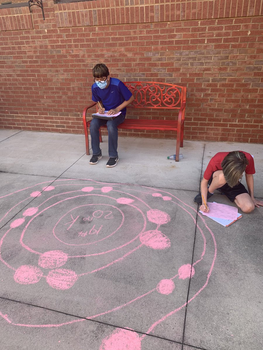 MsA10STEM's tweet photo. Chalk Bohr Model drawings ☀️ https://t.co/ZkMjcgNCFM