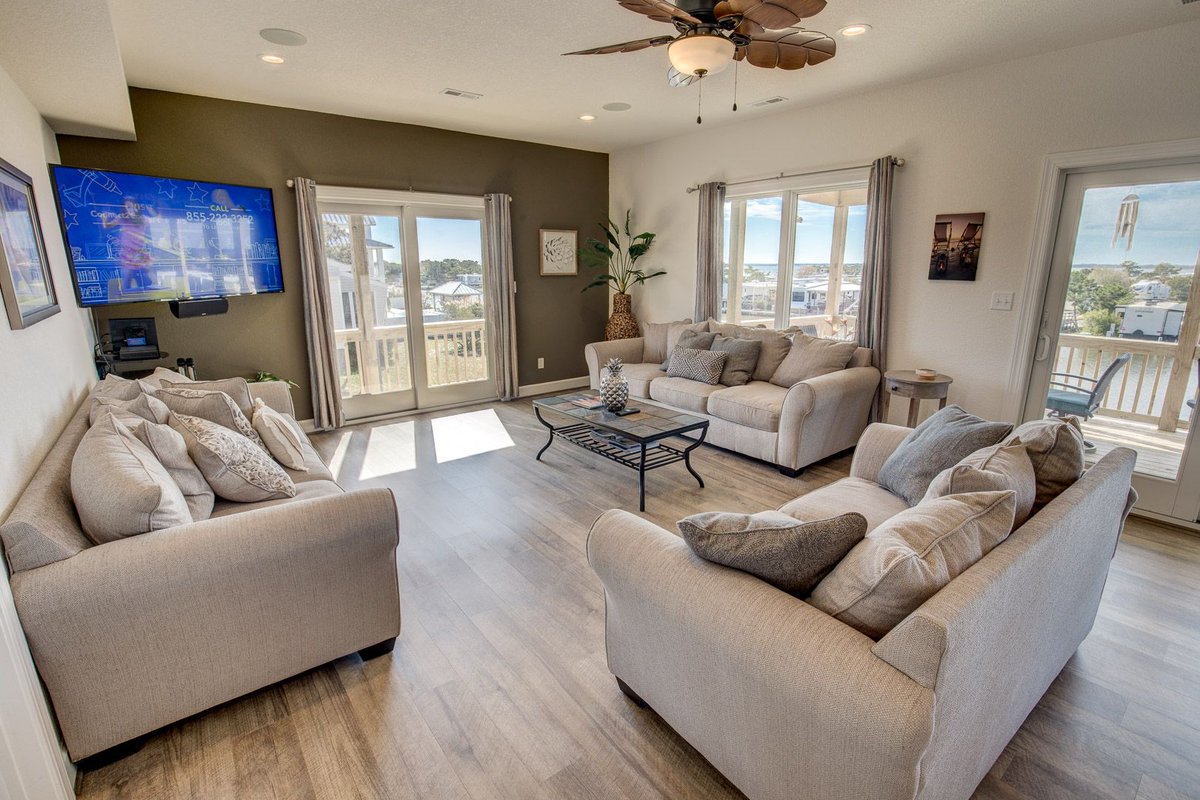 sandbridgeblue's tweet photo. π§ Down South π§
π Sandbridge Beach, Virginia Beach
π 450 ft to the beach!
π Private Pool & Pool Table!
π Keyless entry, linens & towels provided!
https://t.co/2lwNXphcP0
#bookdirect #sandbridgeblue #sandbridge #vacation #sandbridgeva #sandbridgebeach #virginiaisforlovers https://t.co/EfsJ61ffbJ