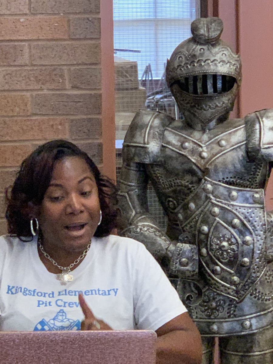 Kingsford_ES's tweet photo. Principal Jones makes it a priority to connect with students every morning! Morning announcements, music, and riddles make our mornings fun!#ConnectingWithStudents #DistanceLearningReady @HolidaySusan @pgcps https://t.co/bVMrgYSzpU