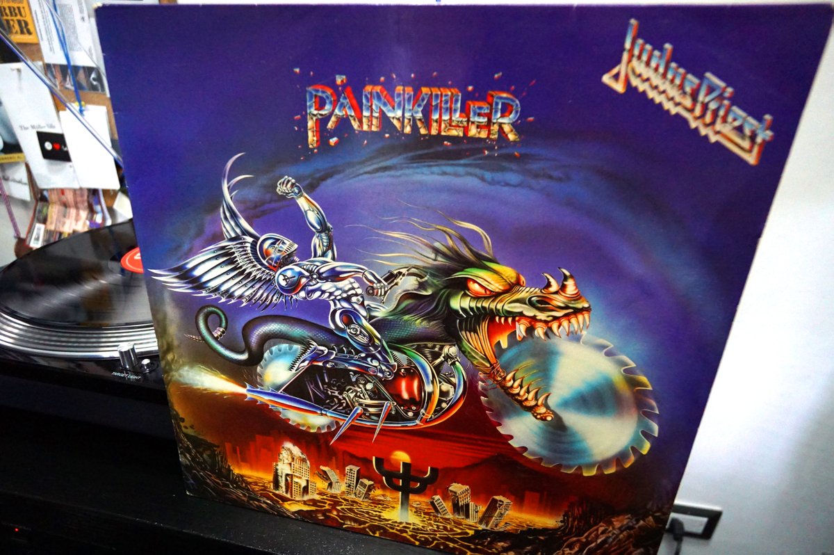 monarquicr's tweet photo. Un 3 de setiembre, pero de 1990, hace 30 años, Judas Priest publica su doceavo álbum Painkiller. Pasarían 15 años para que Rob Halford volviera a grabar otro disco con la banda. #HellPatrol #MetalMeltdown
#BetweenTheHammerAndTheAnvil #ATouchOfEvil #vinylrecords #vinylcollection https://t.co/FwEJgdsKHb