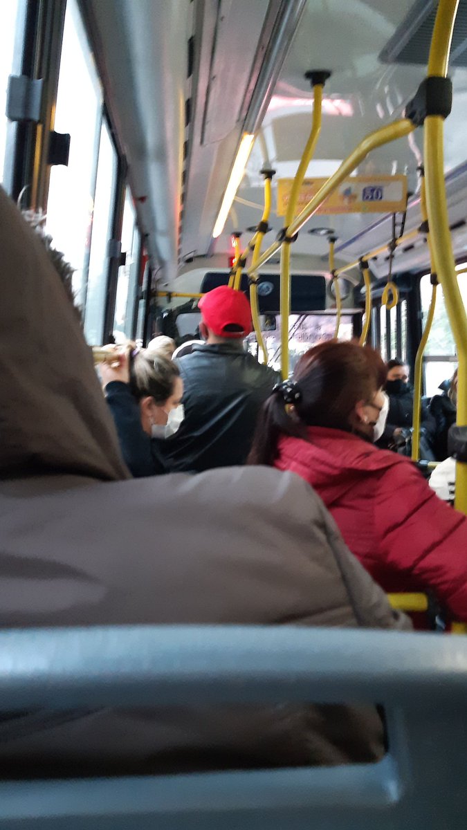 sayamariana's tweet photo. @gcba tomen  línea 92 interno 50. Sentido a provincia gente parada https://t.co/byq9xlesNe