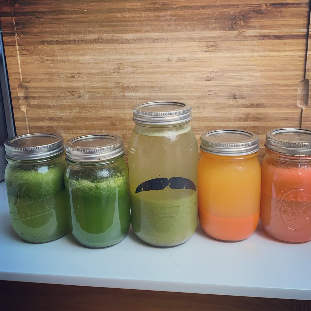 gabatron3's tweet photo. Goood morning / afternoon everyone ! Happy Thursday β¨π One of my favorite past times is juicing. Since starting back 2018 juicing has honestly saved my life. From losing weight , helping with my cramps.
ππ§Ώβ£οΈ#ultimategreen #juicingforhealth #medicinewoman #carrotjuice https://t.co/UM6uPz30UW