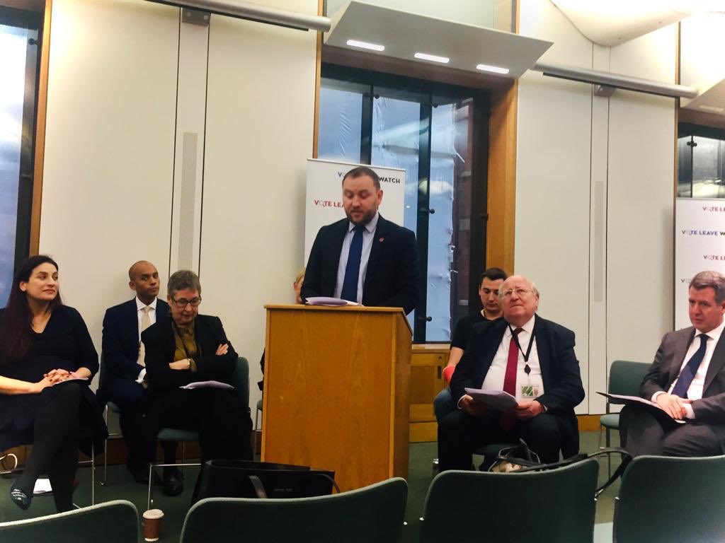 patrickkmaguire's tweet photo. Ian Murray, now shadow Scotland secretary, was the eighth original member of the Independent Group before pulling out at the eleventh hour. Here he is rehearsing their launch:

https://t.co/4GxcdJTqKr https://t.co/DAy59mvQhQ