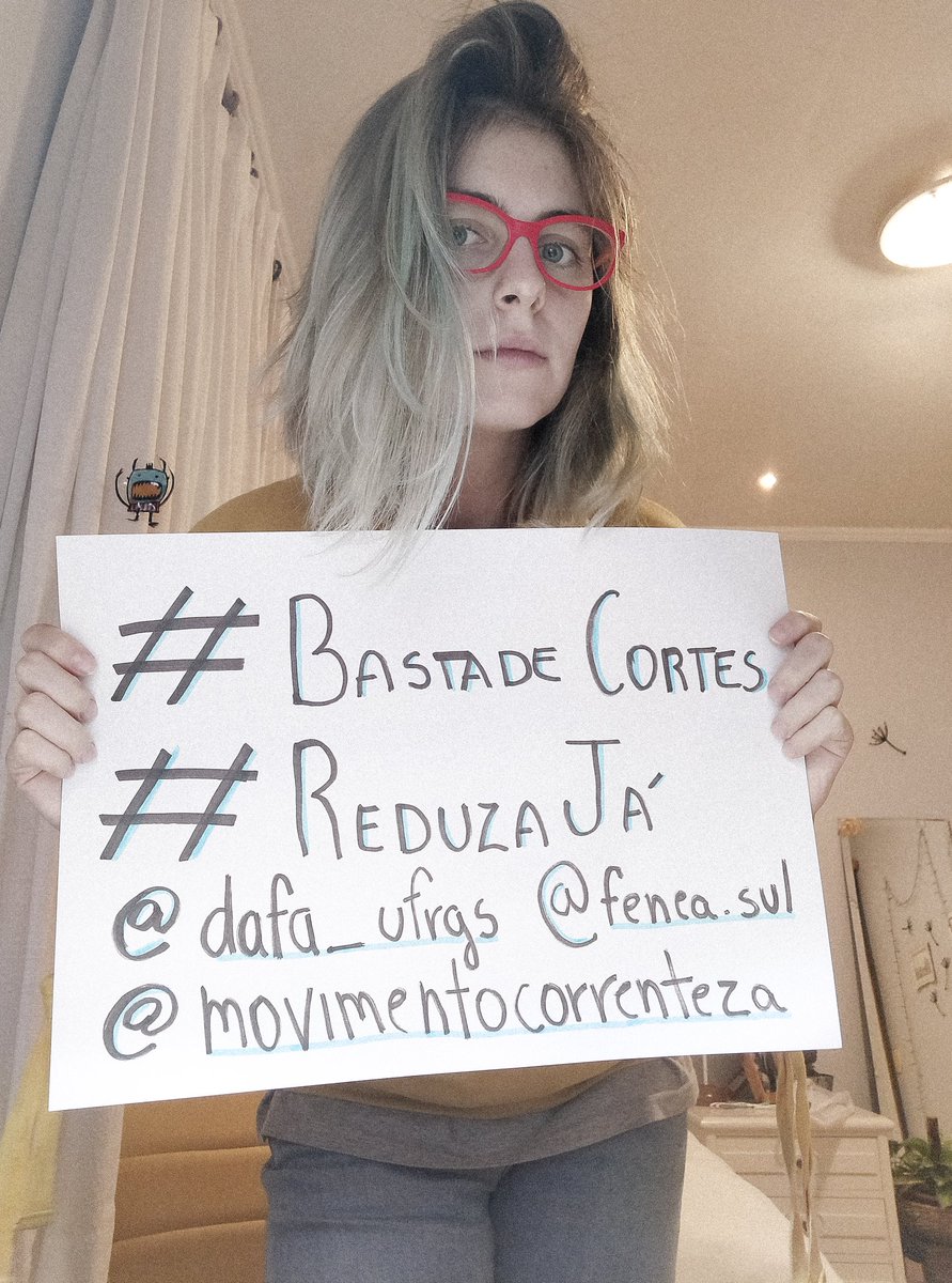 bahfinger80's tweet photo. Faça uma plaquinha para divulgar o ato online!!!
Não aceitaremos a precarização da educação!!

#bastadecortes
#reduzajá

@fenea 
@CorrentezaBR 
@DafaUfrgs https://t.co/qY7PT52lRj