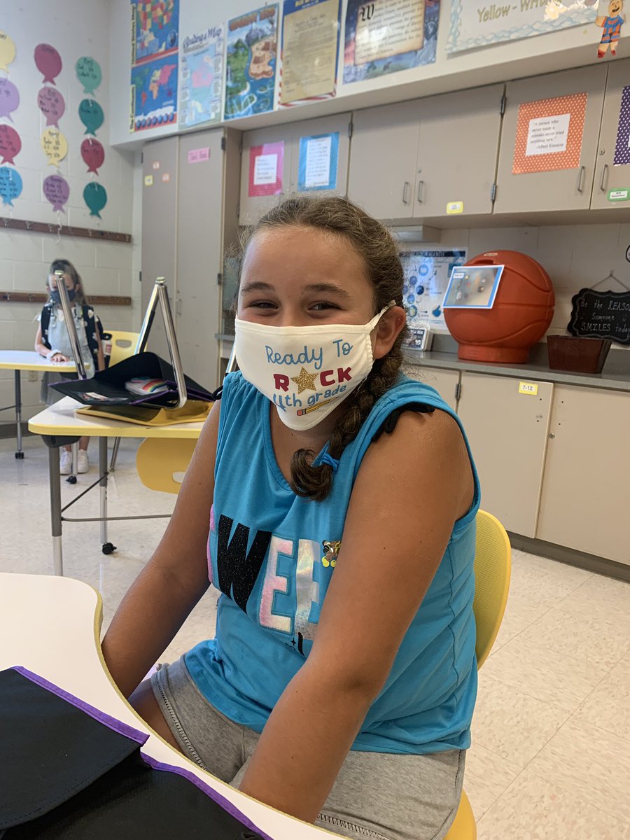 Pines4_4's tweet photo. We were soooo excited to welcome all of our new 4th graders to our classroom today!! @ClaudineDiMuzio @HPS_Eagles https://t.co/79gmVMVY5v