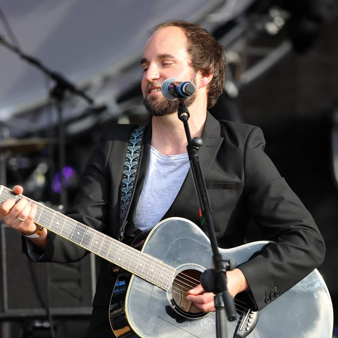 EasingwoldHotel's tweet photo. 🎸 THIS SATURDAY 🍺 
We’re excited to offer front row benches for you all whilst the amazing Gary Stewart plays in the Market Place from early afternoon! Come and enjoy his amazing acoustic covers with your favourite drink! ❤️ https://t.co/jdvIi7VJ9r