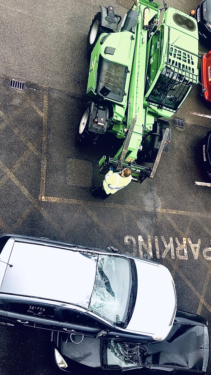 chrisbarber1548's tweet photo. Black car, drivers side entrapment. What will the crews decide to do?🧐 https://t.co/1y35ZDNUnK