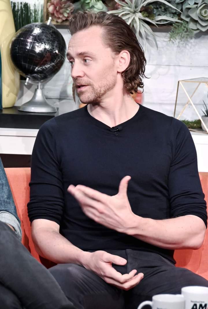 tomhiddlesrton's tweet photo. #TBT do #TomHiddleston na entrevista para falar da peça #Betrayal na Broadway, no #BuildStudio em 07/11/19, NY. https://t.co/tFRrqt7ZcB