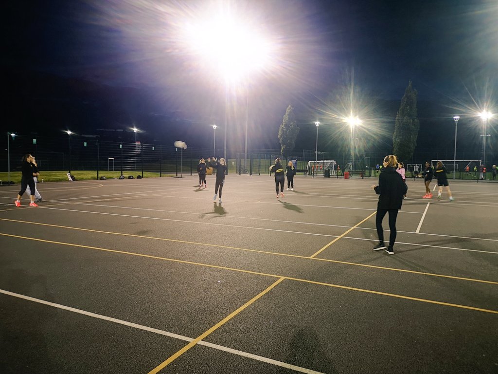 DominoesNC's tweet photo. After a long few weeks planning and prepping... WE ARE BACK!!! 🤗🏐 so great to see so many of our seniors back on court for our first session back.
Training Bubbles, Socially distanced drills, hand sanatizer, the modified game, 4ft, and much much more!!
#Netball #Stage4A https://t.co/ArWoDoM0bH