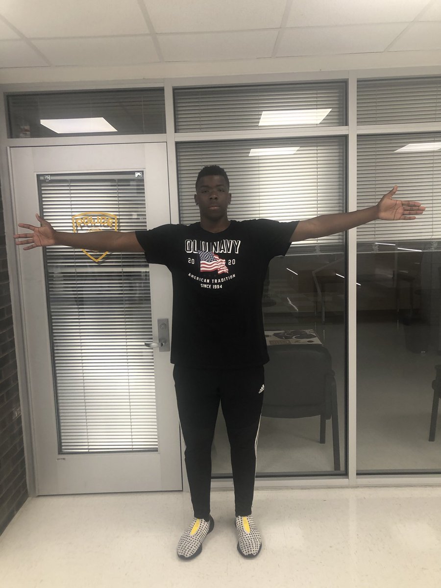 coach_traylor's tweet photo. The next big one to come out of South Oak Cliff 2023 class will be Billy Walton 6’3 225 DE with a 6’7 wing span! #QBChaser #SOCNATION https://t.co/eC5jIIF1l9