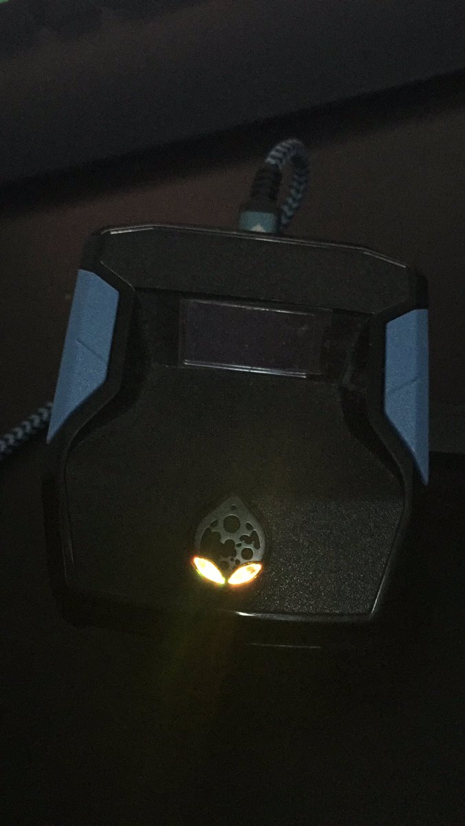 DrstrikeF's tweet photo. @cronusmax The Apex Legends PRO pack does not work https://t.co/5w6l4sJCjS