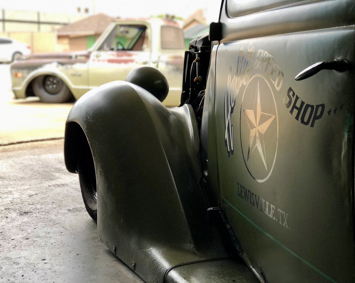 halesspeedshop's tweet photo. Couple of OG’s straight chillin...ready to get the Hales Hangout car meet going
#carmeet #bagged #slammed #classiccars #lowrider #hotrod #thursdayvibes #LaborDayWeekend #Dallas #DallasTX #lewisville #patinatruck #vintage #halesspeedshop #halesspeedshopclothing https://t.co/niKlSzWNW3