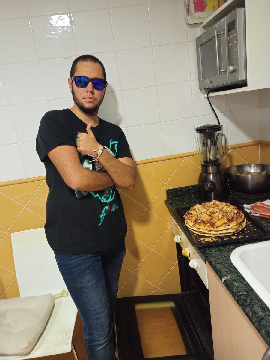 carlosargiless's tweet photo. Wtf que cambiado está #alexelchef https://t.co/5GViYiO4lG