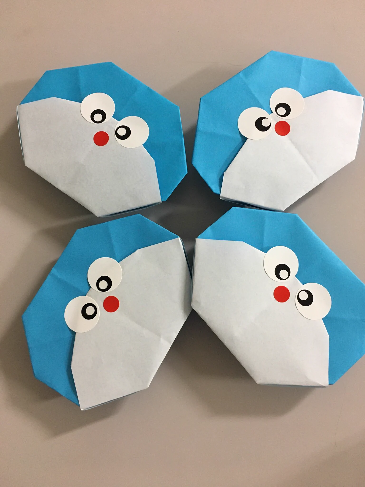 @beniyamiyake @O1Ipjfg15vaU7AB 素晴らしい❣️😃
お子様も、
大人の方も、
欲しくなるお菓子だと思います❣️
因みに写真は、
私が折り紙で作りました、
【ドラえもん】
です💗😊 