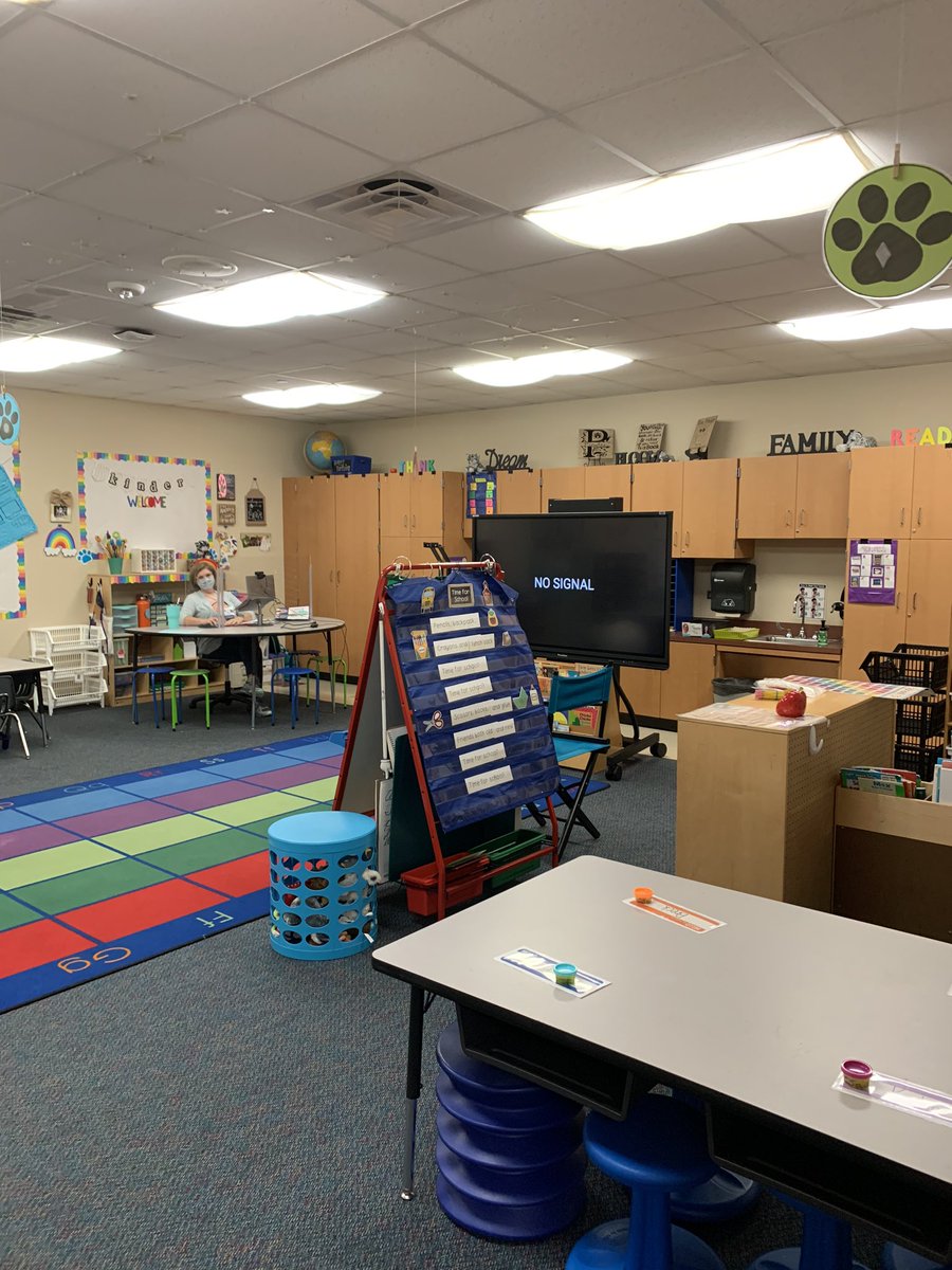 SwenkeCFISD's tweet photo. We are ready for our Snow Leopards! #SwenkeProud #CFISDspirit #deepintheheart https://t.co/Z74xyVRHZP