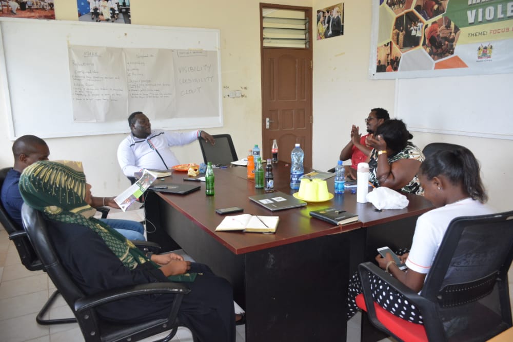 ManyattaYouth_m's tweet photo. #SAVETProgram
We are pleased to have received Brian and David Firm as an official consultant for a 10 months Capacity building process made possible by the SAVET PROGRAM Supported by @theGCERF in partnership with @CICCTrust here in the coastal region of Kenya! https://t.co/Zk15hYbH3J