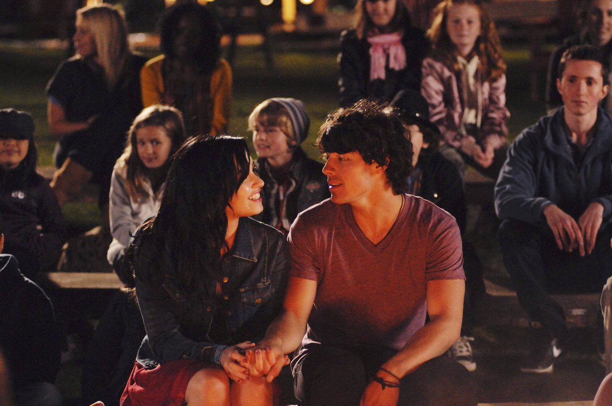 ddlovatoSpain's tweet photo. ¡Hoy se cumplen nada más y nada menos que 10 años de Camp Rock 2!
#10YearsOfCampRock2 https://t.co/OlTtC9IVcI
