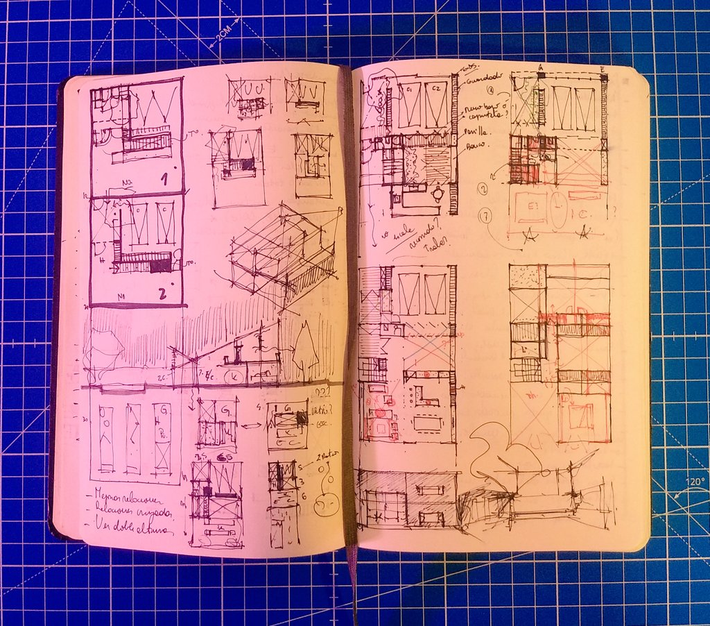 alejandrocsome's tweet photo. En el stream de hoy a la noche tenemos un #Librosaurus temático: Los croquis preliminares.

Vamos a recorrer mi bitácora de croquis para poder hacerlo mierda y hablar de ese proceso que a veces paraliza: Romper el blanco y comenzar a diseñar. 

https://t.co/XEwWONboAm https://t.co/0sTG7zbQDJ