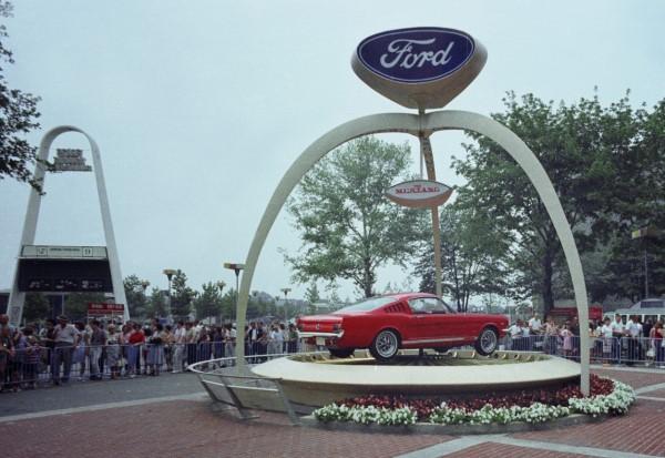 fordvenezuela's tweet photo. Nuestro #tbt de hoy está dedicado a la 1era generación de #Ford #Mustang que fue lanzada el 17 de abril de 1964, haciendo historia desde el primer momento con un récord mundial de ventas de más de 400 mil unidades en el primer año.

#FordVenezuela https://t.co/Mxf8IqVxWD