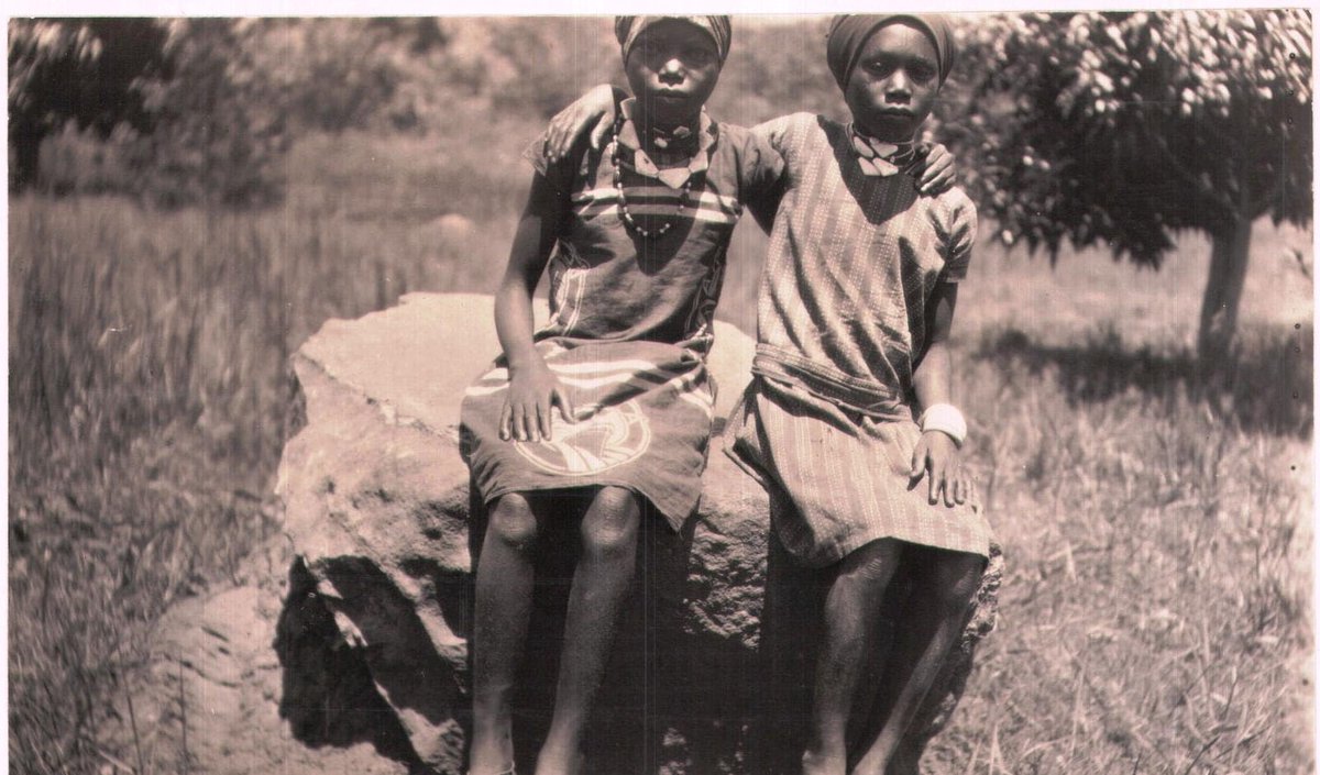 t2/ The collection of ethnicities known as Bemba have a ruling class called Abena Ng'andu. This clan traces its ancestry to Mbemba Nshinga (aka Nzinga) who ruled Kongo from 1509-1543.Present day Bemba consists of about 40 clans. 1932- Young Bemba girls