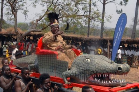 t6/ Legend has it that the chief of the Luba, Mukulupe, married a woman named Mumbi Lyulu Mukasa, who fell from the sky & had long ears. She was of the Crocodile (Ng'andu) clan. She had sons Chiti, Nkole & Katongo who fled after a dispute. They took their sister Chilufya.