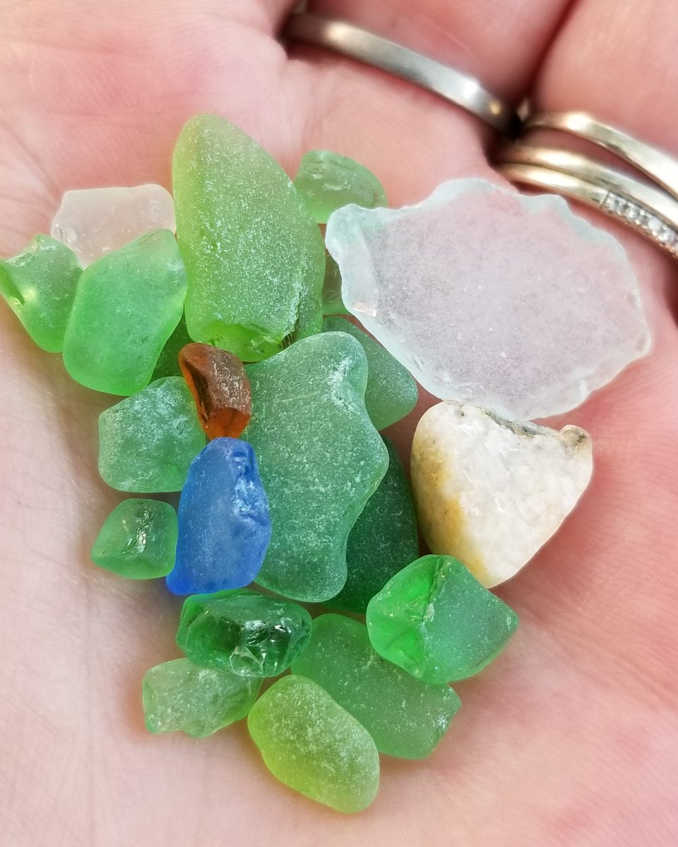 AmberTodd1921's tweet photo. Today's Vacation Adventures and Treasures
Here are my treasures. Fun Fact about me: if there's a body of water around, I'm always walking the shoreline to find some sea glass or other cool things.
#timewithmywife #vacation #adventure #lookwhatwefound #canada #lakelife #seaglass https://t.co/zzlWsqnE4d