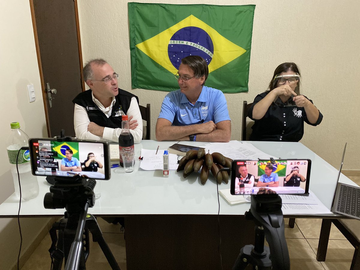 BolsonaroSP's tweet photo. AO VIVO agora live semanal do Presidente @jairbolsonaro , direto do Vale do Ribeira-SP, com MJ André Mendonça @AmendoncaMJSP .

YOUTUBE:
https://t.co/Ba74UtgxtG

FACEBOOK:
https://t.co/TCWBA6kqIK https://t.co/uZeOAhB9YI