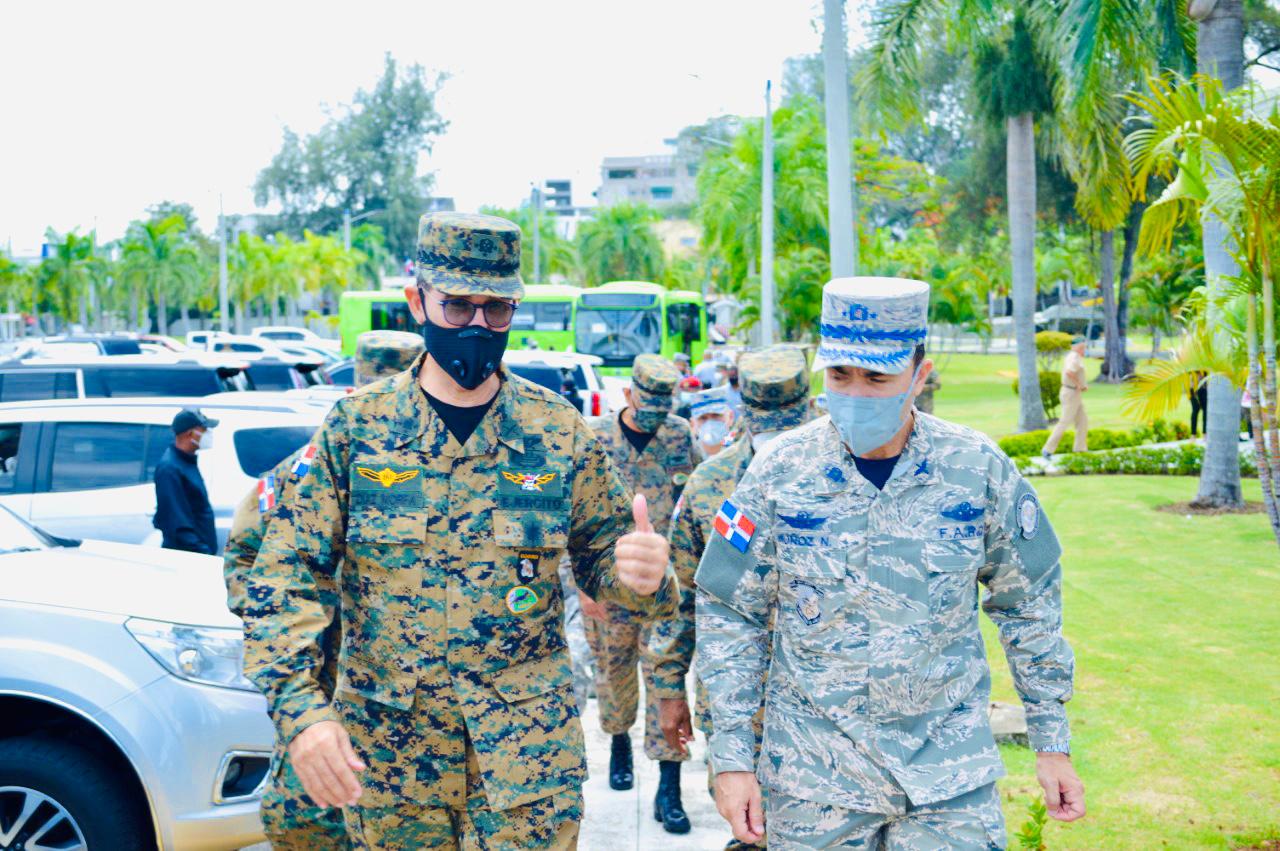 FuerzaAéreaRD på Twitter: "En dicha ceremonia religiosa estuvo presente el Comandante General de la Fuerza Aérea de República Dominicana, Mayor General Piloto Leonel Amilcar Muñoz Noboa, FARD.,… https://t.co/4sUzpOapG7"