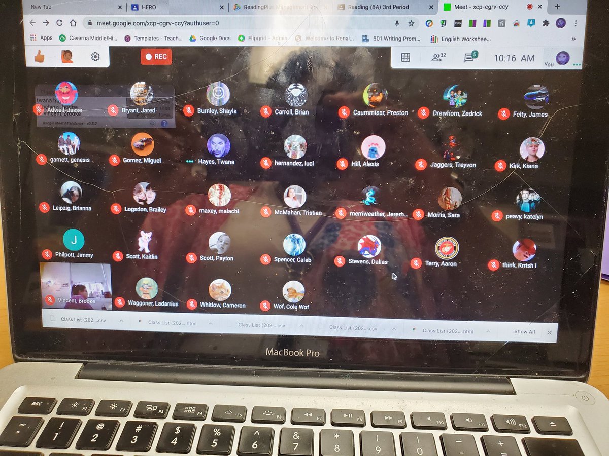 MsHayesCMS's tweet photo. We deep in here! 🙌🏽 These students are holding themselves accountable and showing up EVERYDAY! I love it &amp; them😍 #CMSCrew #unstoppable #Doingvirtuallyeverything #virtualearning https://t.co/royWgH711A